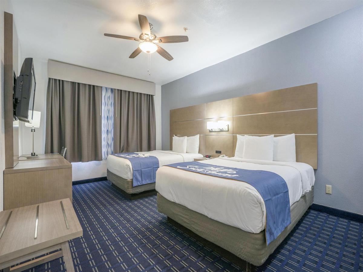 Days Inn & Suites By Wyndham Webster Nasa-Clearlake-Houston Exterior photo