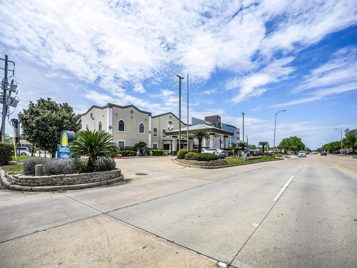 Days Inn & Suites By Wyndham Webster Nasa-Clearlake-Houston Exterior photo