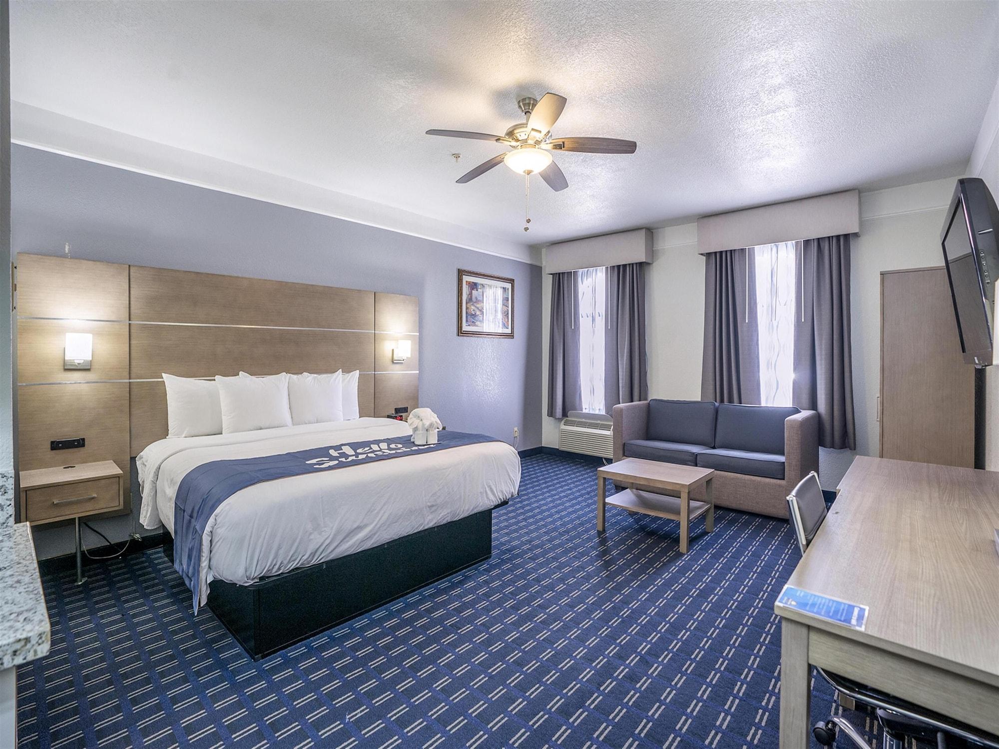 Days Inn & Suites By Wyndham Webster Nasa-Clearlake-Houston Exterior photo