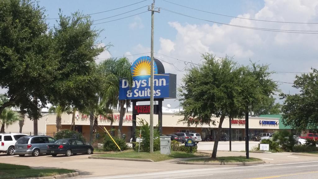 Days Inn & Suites By Wyndham Webster Nasa-Clearlake-Houston Exterior photo